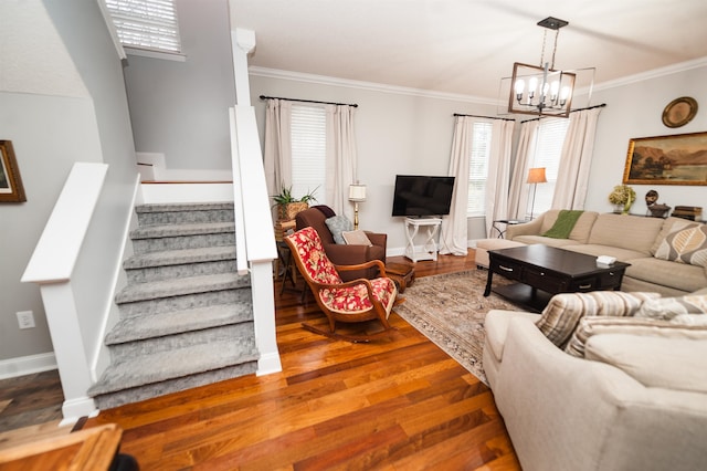 living room featuring an inviting chandelier, crown molding, and dark hardwood / wood-style floors