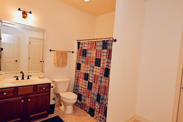 full bath with toilet, tile patterned floors, vanity, baseboards, and a shower with curtain