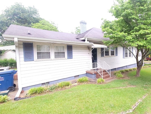 view of front of house with a front yard