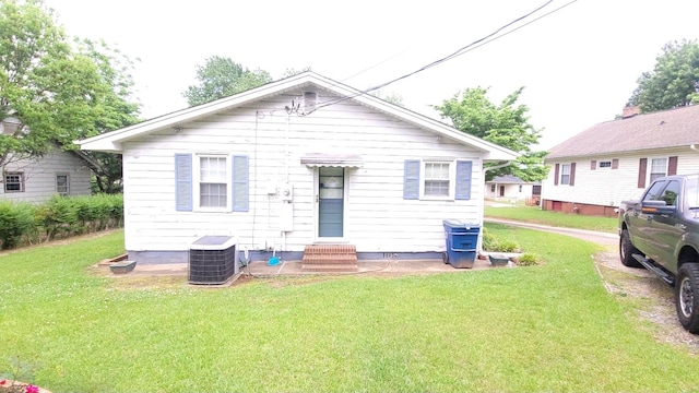 view of front facade featuring a front lawn and central AC unit