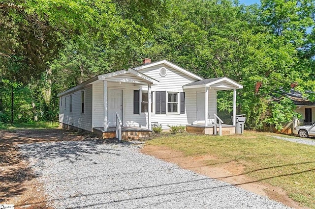 view of front of property with a front yard