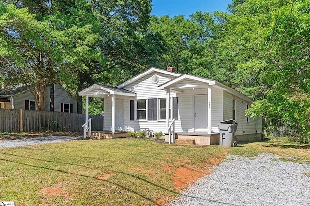 view of front of property with a front yard