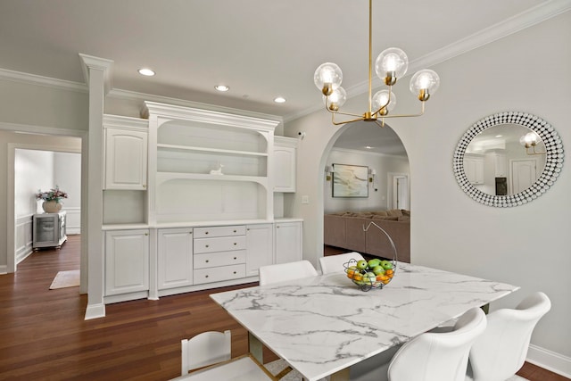 dining room featuring arched walkways, a notable chandelier, recessed lighting, dark wood-style floors, and crown molding