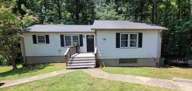 view of front of property with a front lawn