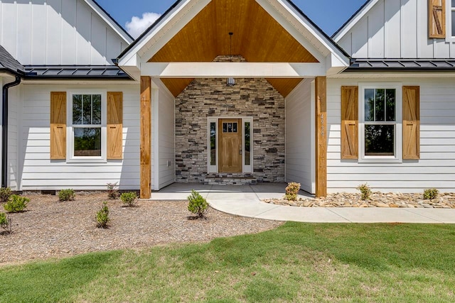 doorway to property with a yard