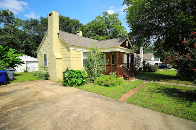 view of front of house featuring a front yard and covered porch