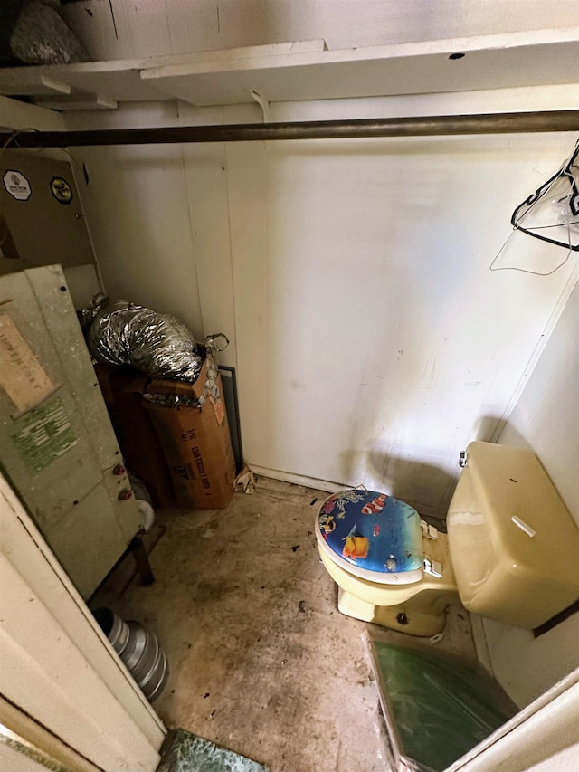 bathroom featuring concrete flooring