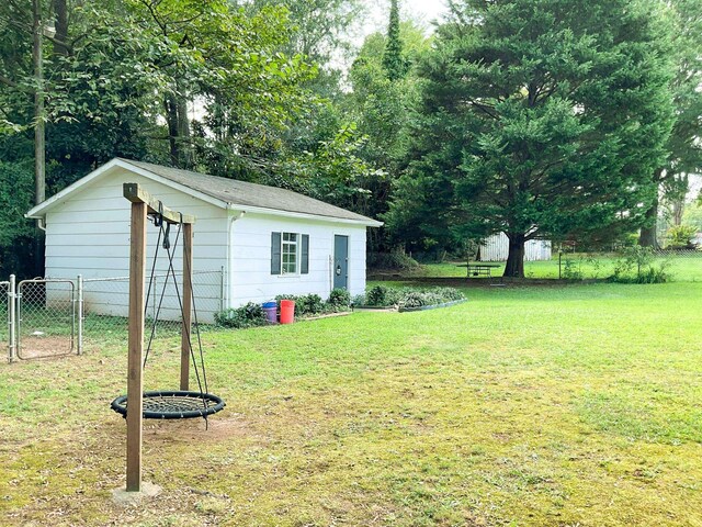 view of yard featuring a fire pit