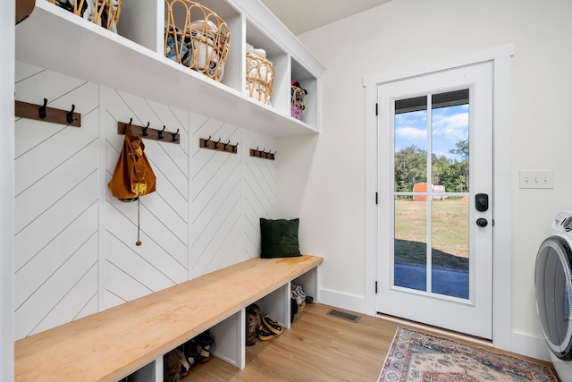 mudroom with washer / dryer, baseboards, visible vents, and wood finished floors