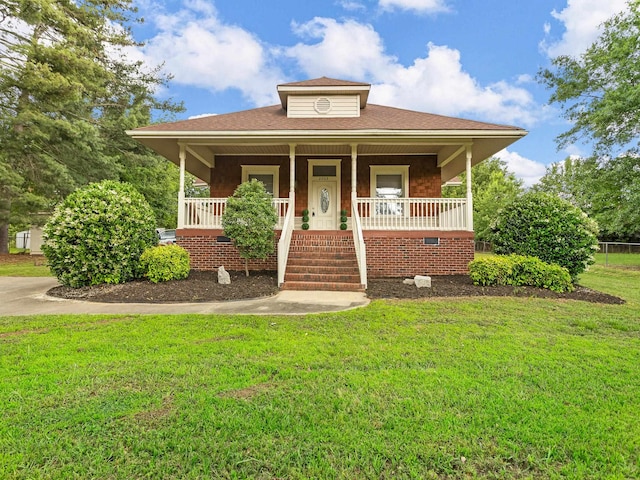 view of front of home with a porch and a front lawn