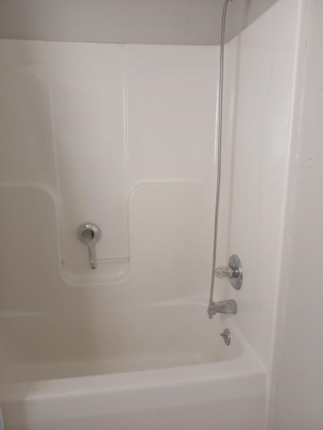 bathroom with shower / tub combination