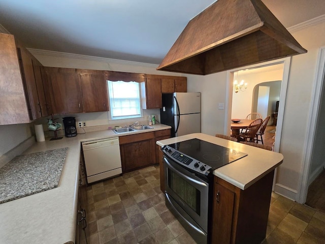 kitchen featuring ornamental molding, an inviting chandelier, stainless steel appliances, and sink