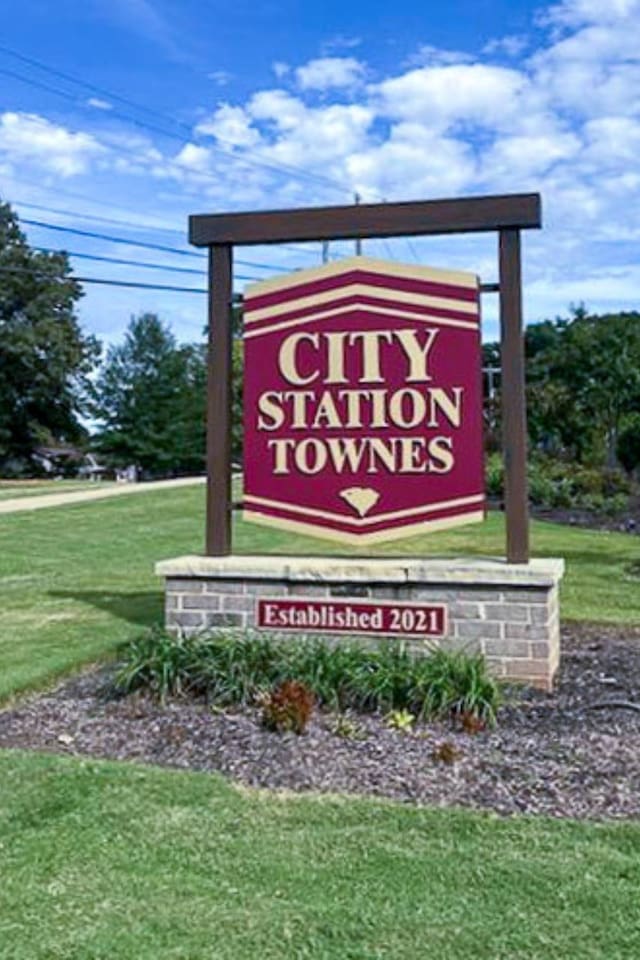 community sign featuring a lawn