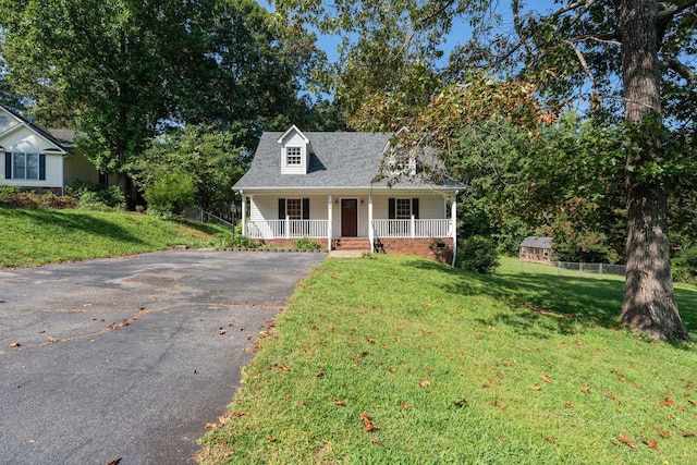 view of front of property with a front lawn and covered porch