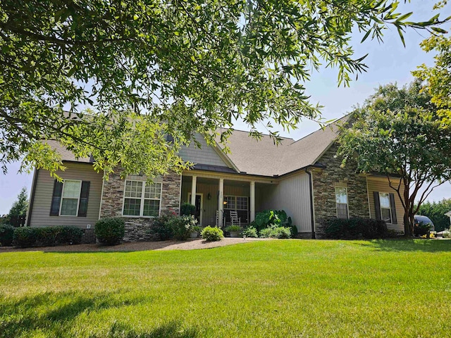 view of front of home featuring a front lawn