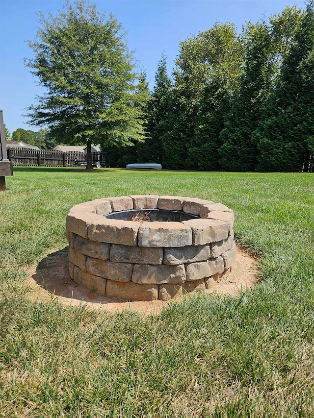 view of yard featuring a fire pit