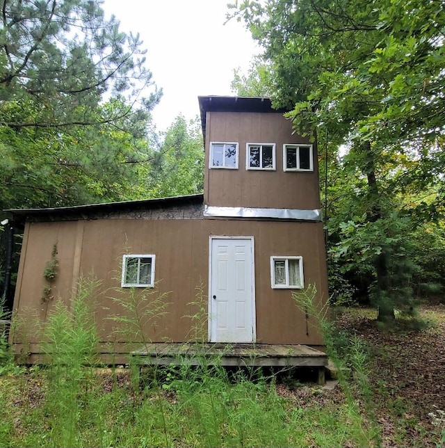 view of outbuilding featuring an outbuilding