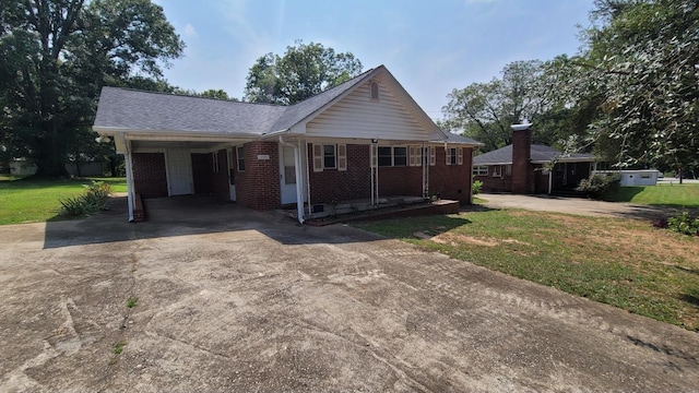 view of front facade with entry steps, a front lawn, concrete driveway, and crawl space