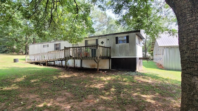 view of yard with a carport