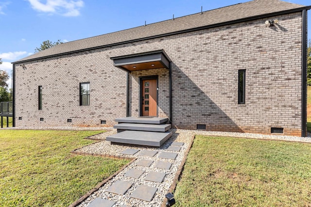 view of front of property with a front lawn