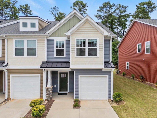 craftsman inspired home featuring a garage and a front yard