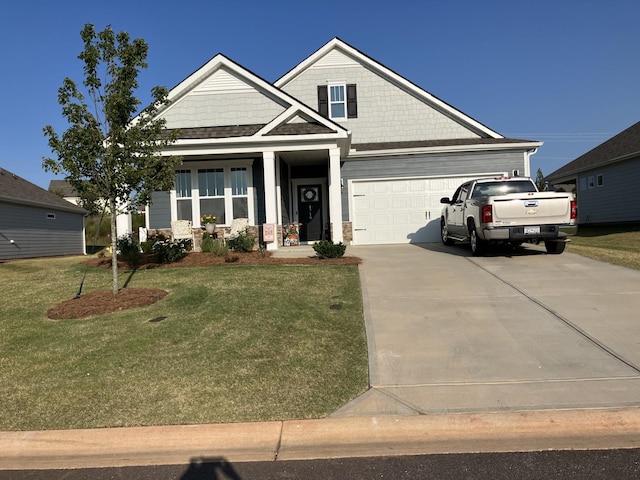 craftsman house featuring a front lawn