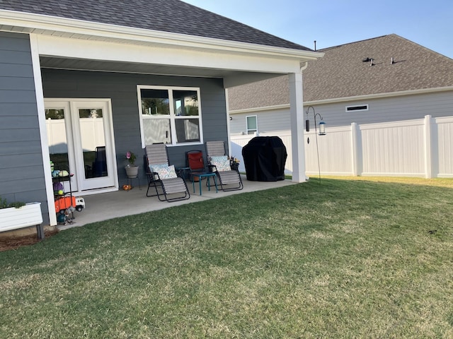 view of yard featuring a patio