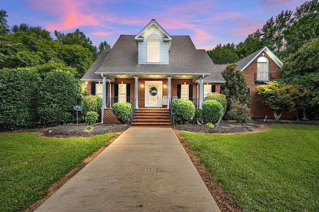 view of front facade featuring a porch and a yard