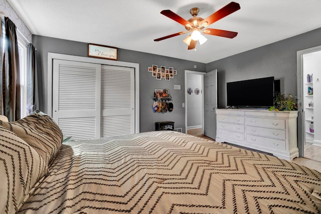 bedroom featuring ceiling fan and a closet