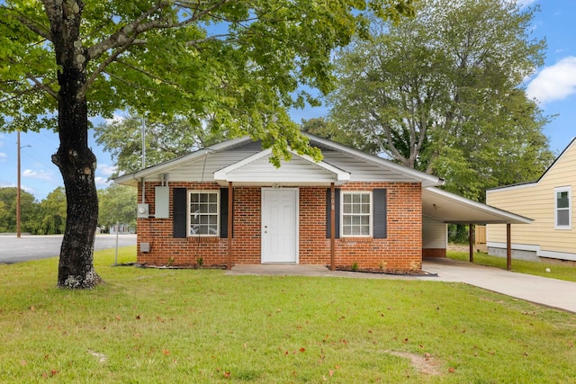 view of front of house with a front yard and a carport