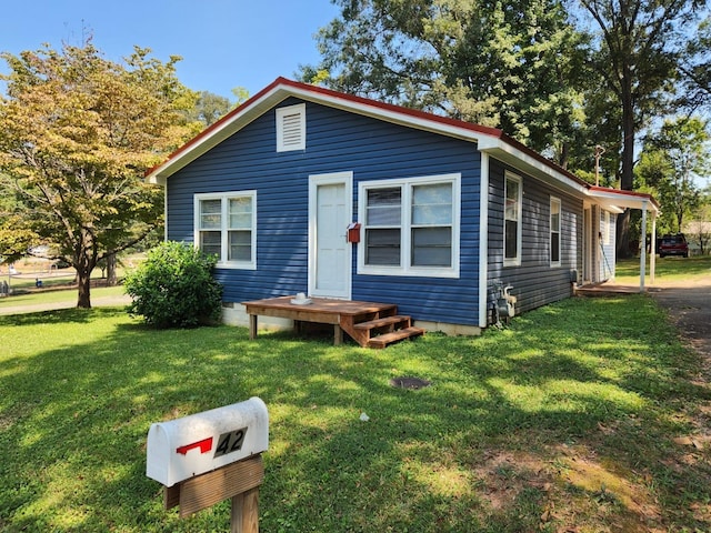 view of front facade featuring a front yard