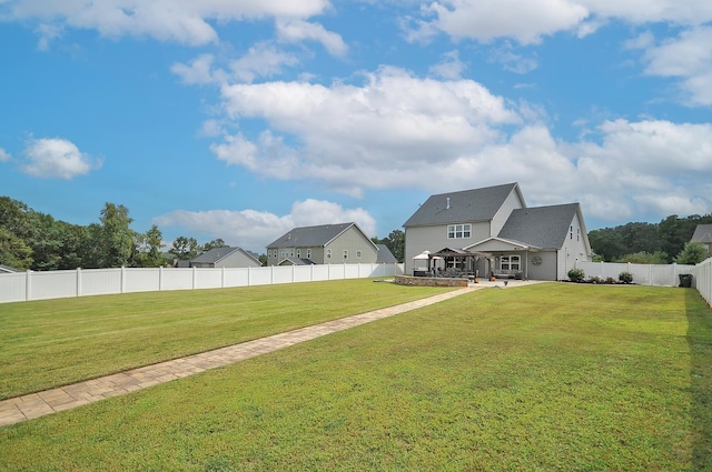 view of front of home featuring a front yard