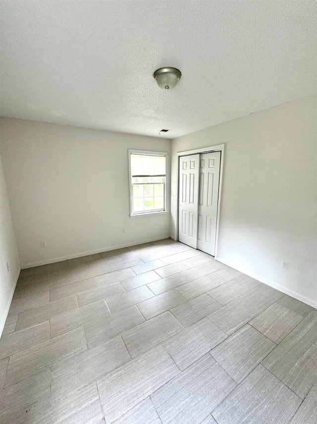 spare room featuring a textured ceiling