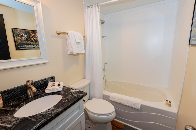 full bathroom with shower / tub combo with curtain, vanity, and toilet