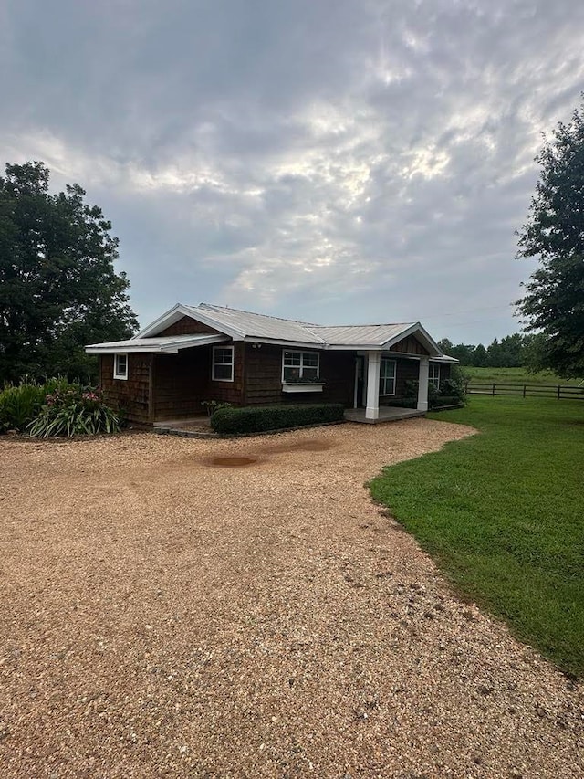 ranch-style home featuring a front yard