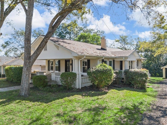 single story home with a front yard