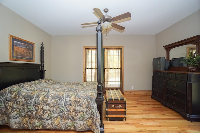 bedroom featuring light hardwood / wood-style floors and ceiling fan