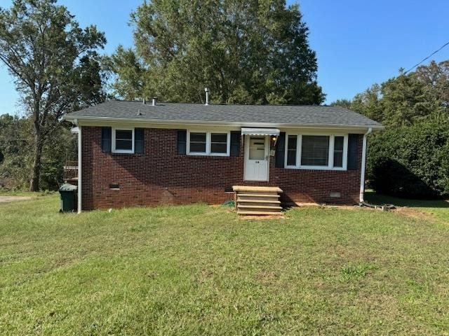 view of front of house with a front lawn