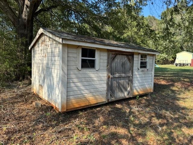 view of outbuilding