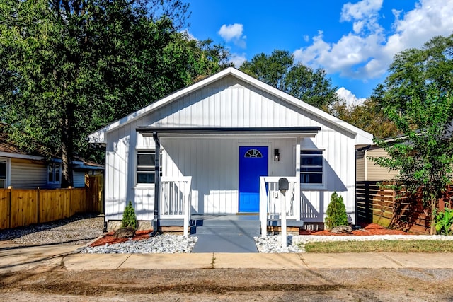 view of front of house featuring covered porch