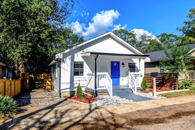 view of front of property featuring covered porch