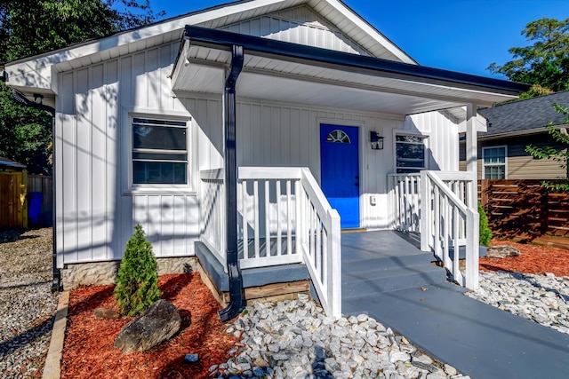 view of front of property featuring a porch