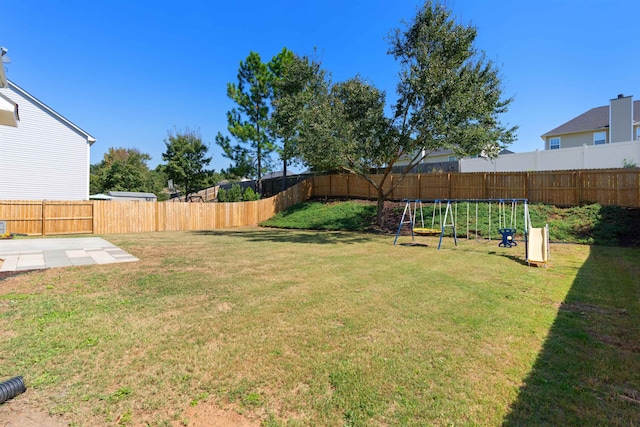 view of yard featuring a patio area