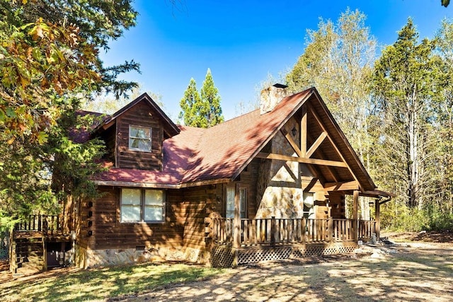 view of front facade featuring a wooden deck