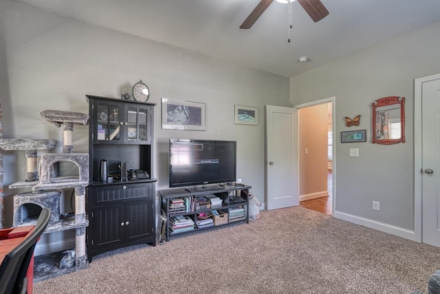 carpeted living room featuring ceiling fan