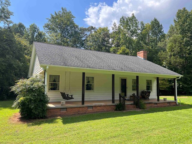 single story home featuring a front lawn and a porch