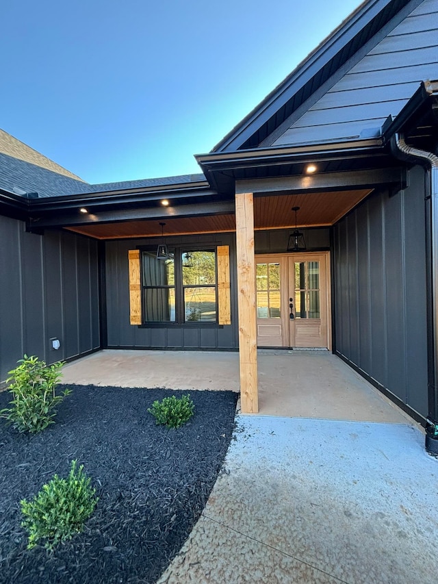 entrance to property featuring a patio