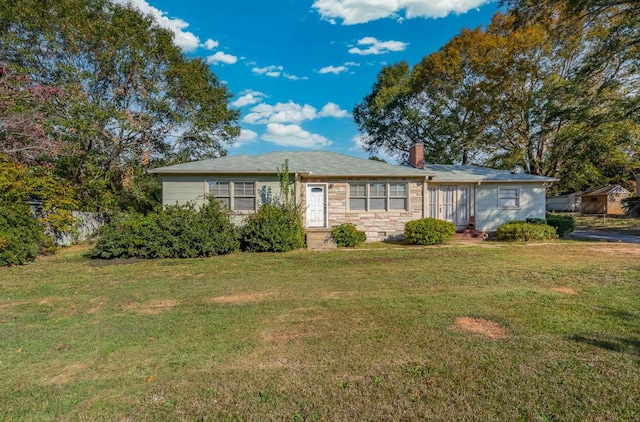 single story home with a front yard