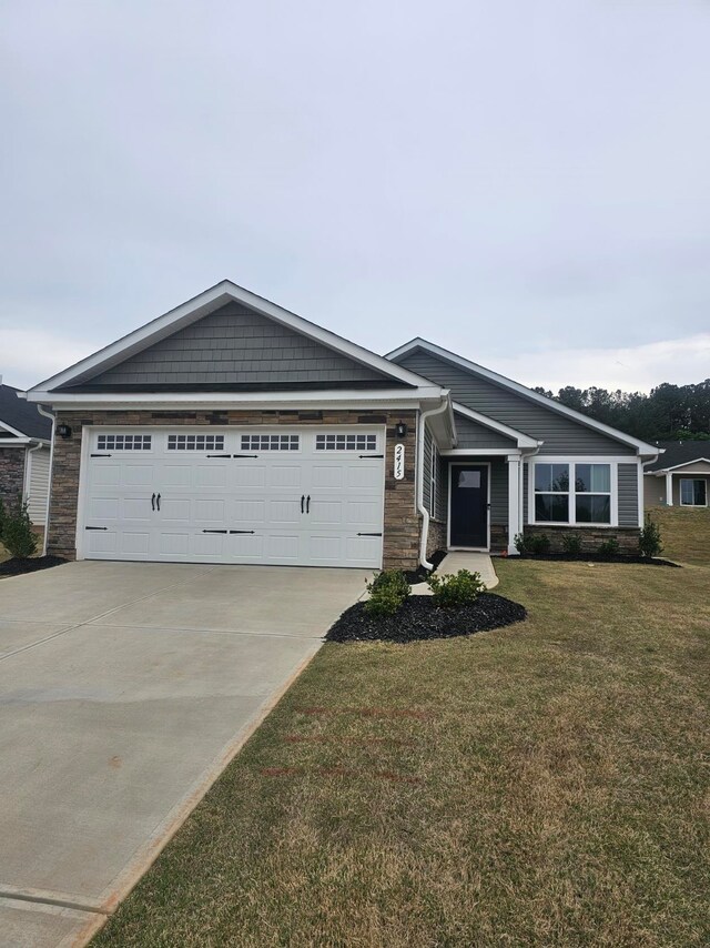 view of front facade featuring a garage and a front yard