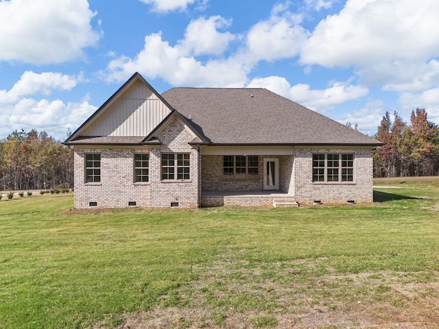 back of house featuring a lawn